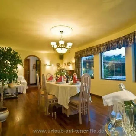 Villa Luxusvilla-in-teneriffas-gruenem-norden-mit-privatpool-und-fitnessraum