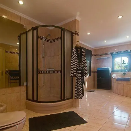 וילה Luxusvilla-in-teneriffas-gruenem-norden-mit-privatpool-und-fitnessraum Montaneta