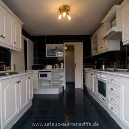 Luxusvilla-in-teneriffas-gruenem-norden-mit-privatpool-und-fitnessraum Villa Montaneta